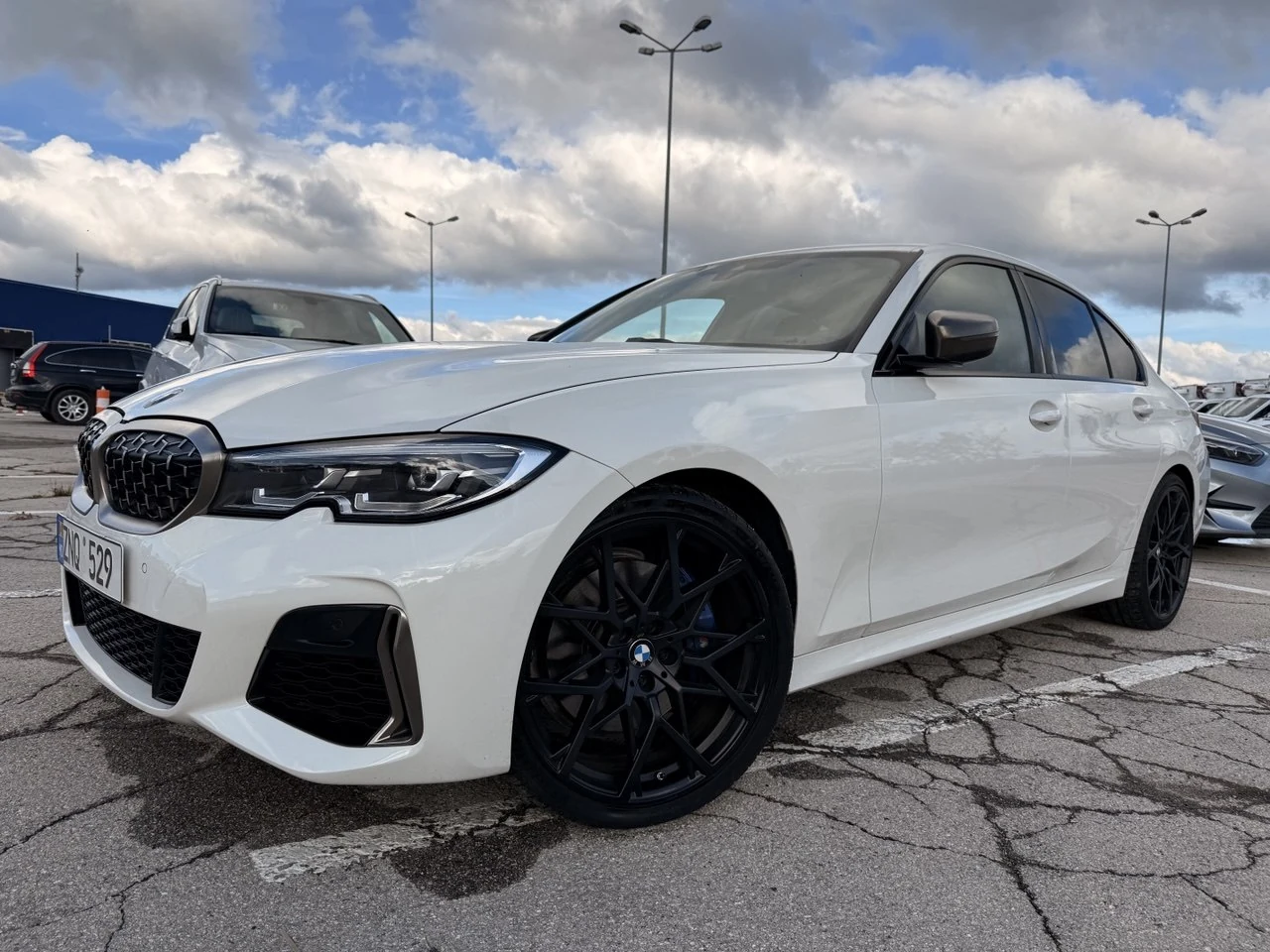 Экстерьер BMW M340 спереди слева